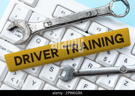Légende présentant la formation des conducteurs, cours d'étude sur le concept Internet qui enseigne comment conduire un véhicule Banque D'Images