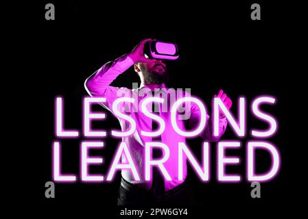 Inspiration montrant le signe leçons apprises, vue d'ensemble de l'entreprise les connaissances ou la compréhension acquises par l'expérience Banque D'Images