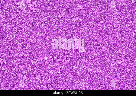Paillettes décoratives violet. Image en arrière-plan avec des lumières de bokeh petits éléments qui reflètent la lumière Banque D'Images