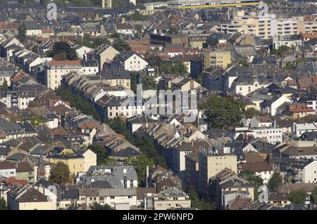 Vue panoramique sur les toits des bâtiments résidentiels et des bureaux Banque D'Images