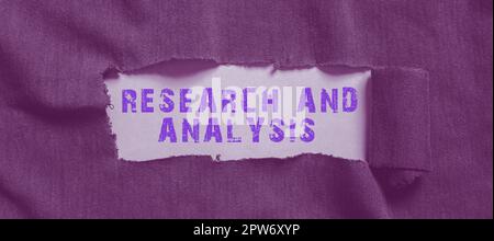 Texte d'écriture recherche et analyse, photo conceptuelle réflexion stratégique et prise de décision existante ou nouvelle Banque D'Images