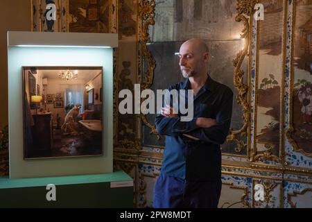 Francesco Pergolesi photographe participant à l'ouverture de son exposition portraits de chiens Divas à la Villa della Regina Italie, Turin Banque D'Images