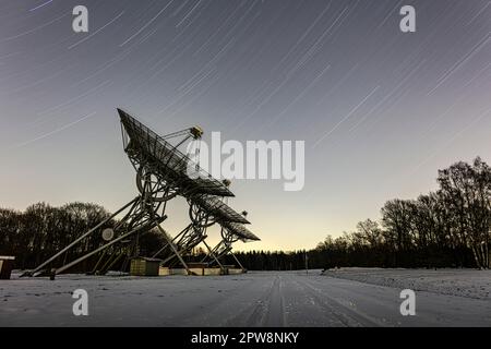Les pays-Bas, Hooghalen, Westerbork Synthesis radio télescopes (WSRT) exploités par ASTRON. Les puissants télescopes radio utilisent une technique appelée 'APE Banque D'Images