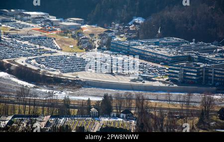 L’immense usine de lunettes Luxottica à Agordo dans la province de Belluno en Vénétie Banque D'Images