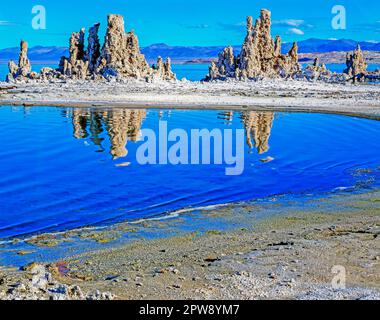 Tufa Towers sur le lac Mono, Californie Banque D'Images