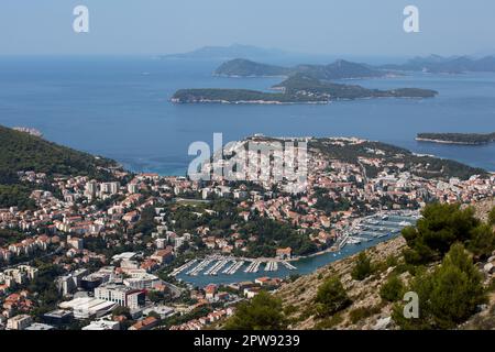 Dubrovnik, Croatie. 30th août 2022. Vue panoramique sur le port de plaisance de Dubrovnik. (Photo par Karol Serewis/SOPA Images/Sipa USA) crédit: SIPA USA/Alay Live News Banque D'Images