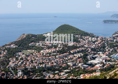 Dubrovnik, Dubrovnik-Neretva, Croatie. 30th août 2022. Vue sur le quartier de Lapad, quartier résidentiel de Dubrovnik. (Credit image: © Karol Serewis/SOPA Images via ZUMA Press Wire) USAGE ÉDITORIAL SEULEMENT! Non destiné À un usage commercial ! Banque D'Images