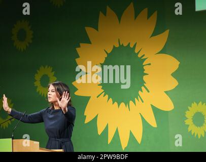 Potsdam, Allemagne. 29th avril 2023. La ministre des Affaires étrangères Annalena Baerbock (Bündnis 90/Die Grünen) prend la parole lors de la conférence du parti d'État de Bündnis 90/Die Grünen Brandenburg. Crédit : Soeren Stache/dpa/Alay Live News Banque D'Images