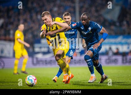 Bochum, Allemagne. 28th avril 2023. Julian Ryerson (BVB), Christopher Antwi-Adjei (Bochum), Konstantinos Stafylidis (Bochum) VfL Bochum - Borussia Dortm Banque D'Images