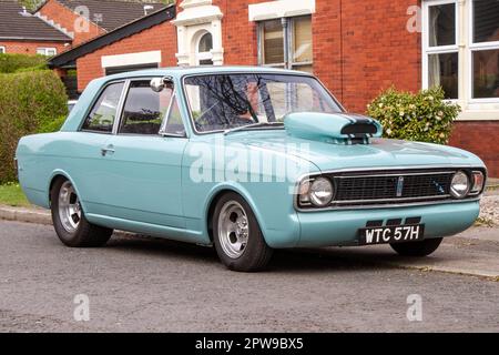 Années 1970 70 seventies Custom Ford Cortina Blue 3500 cc V8 Turbo, Ford Cortina Super Mark II, 2 portes, deux portes, 2 portes, deux portes berline garée à Leyland, Royaume-Uni Banque D'Images