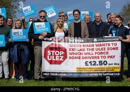 Ingatestone, Royaume-Uni. 29th avril 2023. Blackmore Essex 29th avril 2023 le député de Sir Iain Duncan Smith a fait campagne pour les conservateurs de Blackmore Essex pour les prochaines élections au conseil local. Crédit : Ian Davidson/Alay Live News Banque D'Images