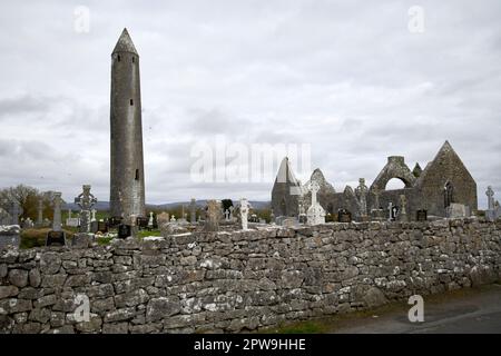 Monastère de Kilmacduagh comté de galway république d'irlande Banque D'Images