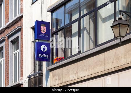 Liège, Belgique - 27 août 2017 : signe bleu de la police fédérale de Liège (police fédérale de Liège). Ils effectuent des activités spécialisées et supra-locales Banque D'Images