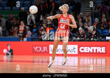 29th avril 2023 ; Ken Rosewall Arena, Sydney, Nouvelle-Galles du Sud, Australie : Suncorp Super Netball, Giants versus New South Wales Swifts ; Helen Housby des NSW Swifts pendant l'échauffement crédit : action plus Sports Images/Alay Live News Banque D'Images