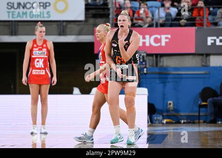 29th avril 2023 ; Ken Rosewall Arena, Sydney, Nouvelle-Galles du Sud, Australie : Suncorp Super Netball, Giants versus New South Wales Swifts ; JO Harten of the Giants encourage son équipe à Credit: Action plus Sports Images/Alay Live News Banque D'Images