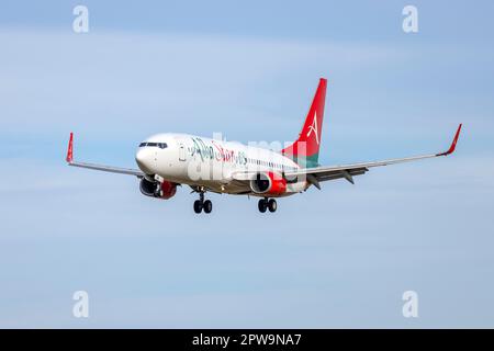 Alba Star Boeing 737-81Q (REG: EC-NAB) débarque sur un autre vol d'Air Malta. Banque D'Images