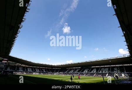 Vue générale de l'intérieur du stade avant le match de la Sky Bet League One au Pride Park, Derby. Date de la photo: Samedi 29 avril 2023. Banque D'Images