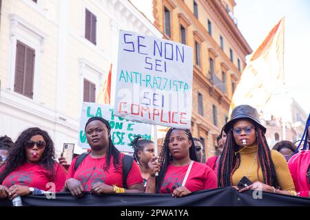 Rome, Italie. 28th avril 2023. Manifestation organisée à Rome pour protester contre le décret-loi Cutro (Credit image: © Matteo Nardone/Pacific Press via ZUMA Press Wire) USAGE ÉDITORIAL SEULEMENT! Non destiné À un usage commercial ! Banque D'Images