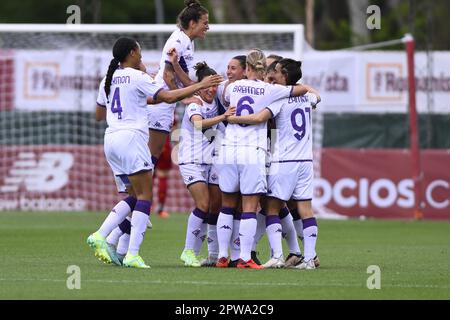 Rome, Italie. 29th avril 2023. Milica Mijatovic de l'AFC Fiorentina Women fête après avoir marqué le 1-1 au cours de la 6th journée de la série A Championship poule Scudetto entre A.S. Les femmes roms contre l'ACF Fiorentina au stadio Tre Fontane sur 29 avril 2023 à Rome, Italie. Crédit : Live Media Publishing Group/Alay Live News Banque D'Images