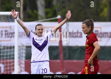 Rome, Italie. 29th avril 2023. Milica Mijatovic de l'AFC Fiorentina Women fête après avoir marqué le 1-1 au cours de la 6th journée de la série A Championship poule Scudetto entre A.S. Les femmes roms contre l'ACF Fiorentina au stadio Tre Fontane sur 29 avril 2023 à Rome, Italie. Crédit : Live Media Publishing Group/Alay Live News Banque D'Images