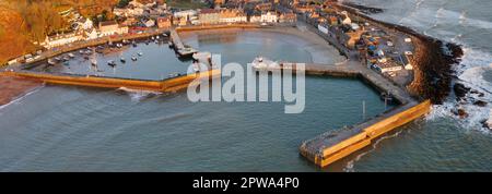 Port et ville de Stonehaven au lever du soleil en été Banque D'Images