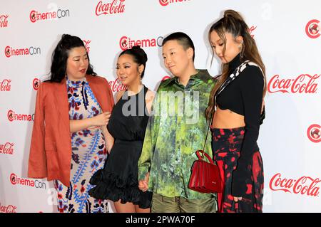 Sherry Cola, Stephanie Hsu, Sabrina Wu und Ashley Park BEI der Verleihung der Big Screen Achievement Awards im Rahmen der CinemaCon 2023 im Omnia Nightclub vom Caesars Palace. Las Vegas, 27.04.2023 Banque D'Images