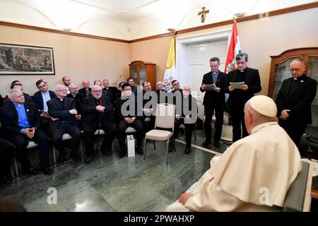 Hongrie, Hu. 29th avril 2023. Hongrie, 2023/4/29 .Pape François lors d'une rencontre avec des membres de la Société de Jésus à Budapest, Hongrie Photographie par Vatican Media /Catholic Press photo . LIMITÉ À UNE UTILISATION ÉDITORIALE - PAS DE MARKETING - PAS DE CAMPAGNES PUBLICITAIRES. Crédit : Agence photo indépendante/Alamy Live News Banque D'Images