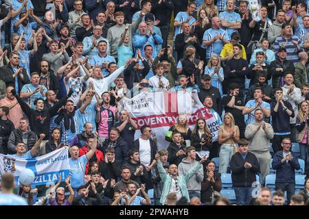 Coventry, Royaume-Uni. 29th avril 2023. Les fans de Coventry chantent pour Mark Robins Manager de Coventry City en remportant 2-0 lors du match de championnat Sky Bet Coventry City vs Birmingham City à Coventry Building Society Arena, Coventry, Royaume-Uni, 29th avril 2023 (photo de Mark Cosgrove/News Images) à Coventry, Royaume-Uni, le 4/29/2023. (Photo de Mark Cosgrove/News Images/Sipa USA) crédit: SIPA USA/Alay Live News Banque D'Images