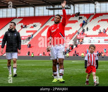 Un tour d'honneur après le match du championnat Sky Bet Stoke City vs Queens Park Rangers au Bet365 Stadium, Stoke-on-Trent, Royaume-Uni, 29th avril 2023 (photo de Ben Roberts/News Images) Banque D'Images