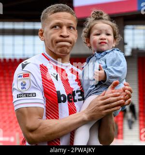 Un tour d'honneur après le match du championnat Sky Bet Stoke City vs Queens Park Rangers au Bet365 Stadium, Stoke-on-Trent, Royaume-Uni, 29th avril 2023 (photo de Ben Roberts/News Images) Banque D'Images