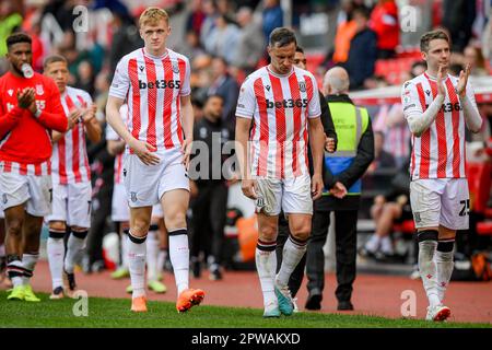 Un tour d'honneur après le match de championnat Sky Bet Stoke City vs Queens Park Rangers au Bet365 Stadium, Stoke-on-Trent, Royaume-Uni. 29th avril 2023. (Photo de Ben Roberts/News Images) à Stoke-on-Trent, Royaume-Uni, le 4/26/2023. (Photo de Ben Roberts/News Images/Sipa USA) crédit: SIPA USA/Alay Live News Banque D'Images