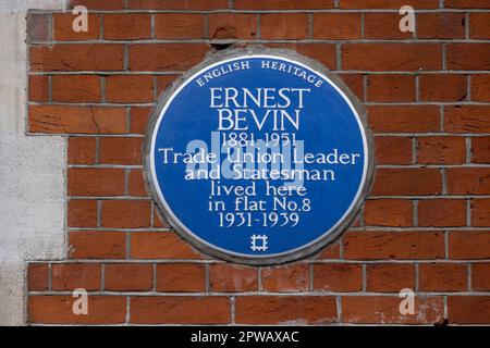 English Heritage plaque bleue commémorant Ernest Bevin, Westminster Banque D'Images