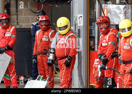 Stavelot, Belgique. 29th avril 2023. Ferrari mécanicien, mécanicien pendant les 6 heures de Spa-Francorchamps 2023, 3rd tour du Championnat du monde d'Endurance 2023 de la FIA, de 27 avril à 29, 2023 sur le circuit de Spa-Francorchamps, à Stavelot, Belgique - photo Alexandre Guillaumot/DPPI crédit: DPPI Media/Alay Live News Banque D'Images