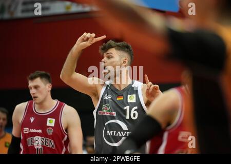 Giessen, Allemagne. 29th avril 2023. Giessen, Allemagne, 29 avril 2023: Julius Wolf ( 16 Vechta ) pendant le BARMER 2. Basket-ball Bundesliga ProA jeu entre Jobstoires Giessen 46ers et Rasta Vechta à Sporthalle Giessen-Ost à Giessen, Allemagne. (Julia Kneissl/SPP) crédit: SPP Sport presse photo. /Alamy Live News Banque D'Images