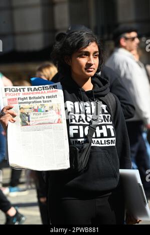 Whitehall, Londres, Royaume-Uni. 29th avril 2023. Black Lives Matter 'BLM' sit-in rallye à Whitehall - les réfugiés bienvenus, contre la loi d'état sur les frontières racistes, la loi anti-démocratique de police, de crime, de sentence et de tribunaux et le projet de loi fasciste d'ordre public. Rejoint par Just Stop Oil. Crédit : voir Li/Picture Capital/Alamy Live News Banque D'Images