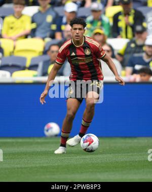 29 avril 2023: Le milieu de terrain Uni d'Atlanta Matheus Rossetto (20) dribbles le ballon pendant la première moitié d'un jeu MLS entre Atlanta United FC et Nashville SC au parc Geodis à Nashville TN Steve Roberts/CSM crédit: CAL Sport Media/Alay Live News Banque D'Images