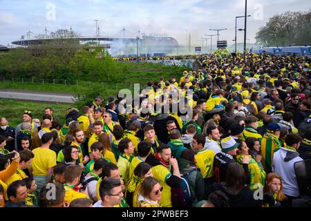 Julien Mattia / le Pictorium - Nantes - Toulouse : finale de la coupe française au Stade de France - 29/4/2023 - France / Ile-de-France (région) / Saint Denis - Nantes supporters avant la finale de la coupe française entre Nantes et Toulouse au Stade de France Banque D'Images