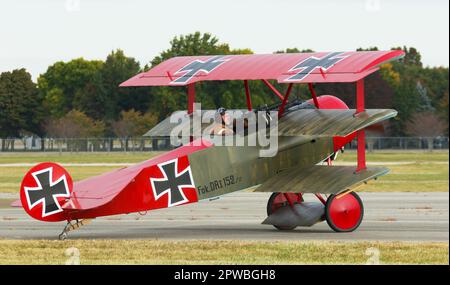 Fokker Dr.1 152/17 réplique d'avion. Plan tribord. N2795B. Rendez-vous Dawn Patrol 2022. Un événement de réplique de l'avion de la guerre mondiale 1, offert par le Musée an Banque D'Images