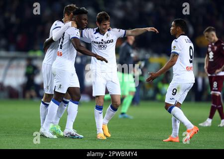 Turin, Italie. 29th avril 2023. Les joueurs d'Atalanta BC fêtent après avoir remporté le Serie A match entre Torino FC et Atalanta BC au Stadio Olimpico sur 29 avril 2023 à Turin, Italie . Credit: Marco Canoniero / Alamy Live News Banque D'Images