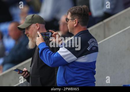 Shrewsbury, Royaume-Uni. 29th avril 2023. Sheffield mercredi fans avant le match de la Sky Bet League 1 Shrewsbury Town vs Sheffield mercredi à Greenhous Meadow, Shrewsbury, Royaume-Uni, 29th avril 2023 (photo de Gareth Evans/News Images) à Shrewsbury, Royaume-Uni le 4/29/2023. (Photo de Gareth Evans/News Images/Sipa USA) Credit: SIPA USA/Alay Live News Banque D'Images