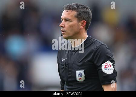 Shrewsbury, Royaume-Uni. 29th avril 2023. Arbitre Dean Whitestone lors du match Sky Bet League 1 Shrewsbury Town vs Sheffield mercredi à Greenhous Meadow, Shrewsbury, Royaume-Uni, 29th avril 2023 (photo de Gareth Evans/News Images) à Shrewsbury, Royaume-Uni, le 4/29/2023. (Photo de Gareth Evans/News Images/Sipa USA) Credit: SIPA USA/Alay Live News Banque D'Images