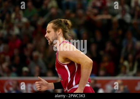 Giessen, Allemagne. 29th avril 2023. Giessen, Allemagne, 29 avril 2023: Nico Brauner ( 5 Giessen ) pendant le BARMER 2. Basket-ball Bundesliga ProA jeu entre Jobstoires Giessen 46ers et Rasta Vechta à Sporthalle Giessen-Ost à Giessen, Allemagne. (Julia Kneissl/SPP) crédit: SPP Sport presse photo. /Alamy Live News Banque D'Images