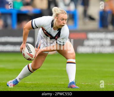 Keara Bennett #9 d'Angleterre passe le ballon pendant la Mid Season International Match England Women vs France Women au Halliwell Jones Stadium, Warrington, Royaume-Uni, 29th avril 2023 (photo de Steve Flynn/News Images) Banque D'Images