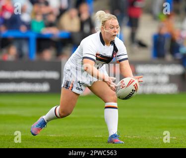 Keara Bennett #9 d'Angleterre passe le ballon pendant la Mid Season International Match England Women vs France Women au Halliwell Jones Stadium, Warrington, Royaume-Uni, 29th avril 2023 (photo de Steve Flynn/News Images) Banque D'Images