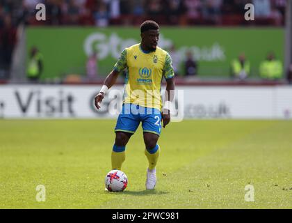 29th avril 2023 ; Gtech Community Stadium, Brentford, Londres, Angleterre ; Premier League football, Brentford versus Nottingham Forest ; Serge Aurier de Nottingham Forest Banque D'Images