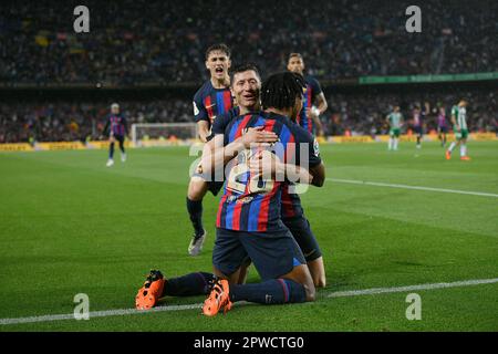 Barcelone, ESP. 29th avril 2023. FC BARCELONE contre REAL BETIS 29 avril, 2023 Robert Lewandowski (9) du FC Barcelone célèbre le deuxième but de son équipe avec Jules Kounde (23) du FC Barcelone lors du match entre le FC Barcelone et Real Betis correspondant au trente-deux jour de la Liga Santander à Spotify Camp Nou à Barcelone, en Espagne. Crédit : rosdemora/Alay Live News Banque D'Images