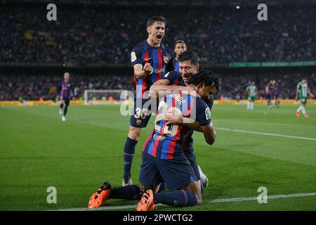 Barcelone, ESP. 29th avril 2023. FC BARCELONE contre REAL BETIS 29 avril, 2023 Robert Lewandowski (9) du FC Barcelone célèbre le deuxième but de son équipe avec Jules Kounde (23) du FC Barcelone et Gavi (30) du FC Barcelone lors du match entre le FC Barcelone et Real Betis correspondant au trente-deux jour de la Liga Santander à Spotify Camp Nou à Barcelone, Espagne. Crédit : rosdemora/Alay Live News Banque D'Images