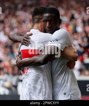 Stuttgart, Allemagne. 29th avril 2023. Serhou Guirassy (R) de Stuttgart célèbre son score avec son coéquipier Konstantinos Mavropanos lors du match de football allemand Bundesliga entre VfB Stuttgart et Borussia Moenchengladbach à Stuttgart, en Allemagne, au 29 avril 2023. Credit: Philippe Ruiz/Xinhua/Alay Live News Banque D'Images