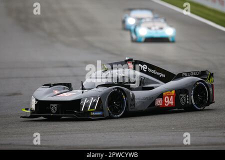 Stavelot, Belgique. 29th avril 2023. Peugeot TotalEnergies's Peugeot 9x8 voiture de course n°94 de la catégorie Hypercar est vu pendant la course de 6 heures de Spa-Francorchamps, le troisième tour du Championnat mondial d'endurance (WEC) FIA 2023 au circuit de Spa-Francorchamps à Stavelot, Belgique, 29 avril 2023. Credit: Zheng Huansong/Xinhua/Alay Live News Banque D'Images