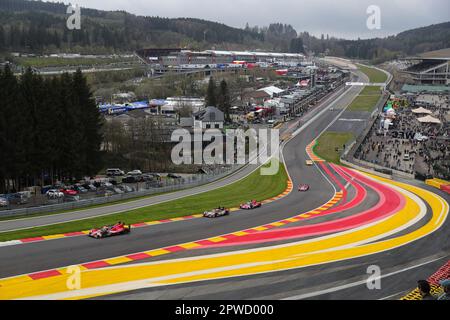 Stavelot, Belgique. 29th avril 2023. Des voitures de course sont vues pendant la course de 6 heures de Spa-Francorchamps, le troisième tour du Championnat du monde d'endurance (WEC) 2023 de la FIA au circuit de Spa-Francorchamps à Stavelot, Belgique, 29 avril 2023. Credit: Zheng Huansong/Xinhua/Alay Live News Banque D'Images